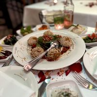 „Falafel“ als Hauptgericht gepaart mit der „Mazza“ Vorspeise für 2 Personen.   at Saliba in Hamburg