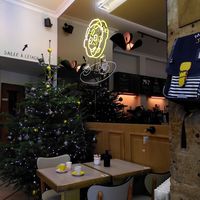 Inside, all Christmassy (Dec 2021) at Joyeux in Paris