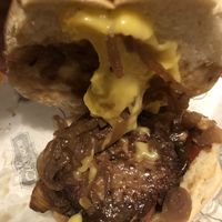 Panino con peperoni fritti e cipolla caramellata at Thaddeus in Caserta