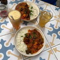 Prato do dia (Arroz com estufado de legumes) + sumo do dia (maçã e ?) + chá frio at Fala Fala in Funchal