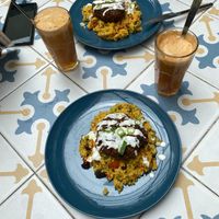 Prato do dia (cuscuz com hambúrguer) e sumo do dia (mamão e ?) at Fala Fala in Funchal