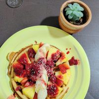 Big portion of vegan waffles with fruits. So 😋. at El Opuesto de Salento in Salento