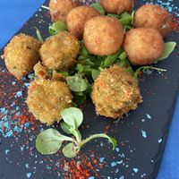 Croquetas veganas de verduras y curry y croquetas veganas de boletus at Mesturas in Noia