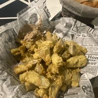 Alcachofas con veganesa de ajo negro  at Mesturas in Noia