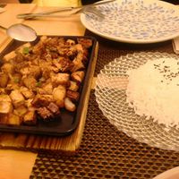 Sisig at El Arco Pinoy in Madrid