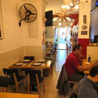 Local at El Arco Pinoy in Madrid