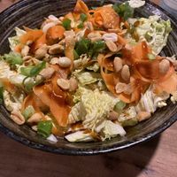 Auf Wunsch mit Tofu (etwas zu trocken und Chinakohl sollte Bio sein). Eingelegte Gurken Source ist der Hammer. Chilli fehlt. Aber trotzdem lecker!  at Ramen Kitchen in Mainz