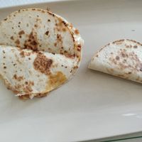 Quesadilla de flor de calabaza y Gringa de chilorio at Taquería Mexicana Besame in Aranjuez