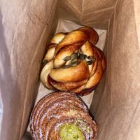 Pistache cruffin and cinnamon bun 🥹 at Saint-Jean in Amsterdam