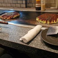 Okonomiyaki on the hot plates at Gion Tanto - 祇園たんと in Kyoto