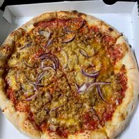 Vegan rustica with added red onion at Happy Italy - Binnenrotte in Rotterdam