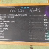 Prices are in florins at Fruktos Health Aruba in Santa Cruz