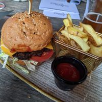 Linsenburger "gesmoked"  (17,90€) with vegan cheddar (1,50€) - 4.5/5. at Altes Mädchen in Hamburg