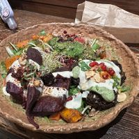 Avocado Super greens + sweet potatoes with tahini cream + eggplant "meatballs" 🤤  at Honest Greens - Westfield Glories in Barcelona