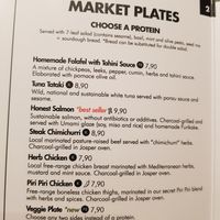 Vegan proteins are falafel and sides at Honest Greens - Tuset in Barcelona