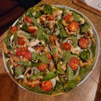 vegan basil pizza at Salvajes in Cusco