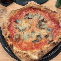 Pizza funghi vegan  at Pizza D'Artista in Braga