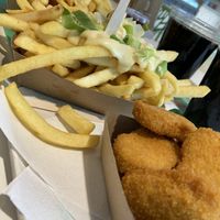 Crispy chicken nuggets & cheesy fries   at Vedang - green burger | Skyline Plaza in Frankfurt