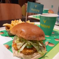 Angry Chick Burger #Veganuary at Vedang - green burger | Skyline Plaza in Frankfurt