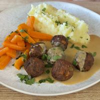 Vegan meatballs with mashed potatoes and carmelized carrots   at Mamafood in Prague