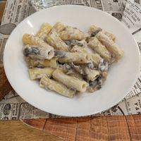 Pasta con nata y champiñones (media ración, 3.50€) at Veggie Sue's in Salamanca