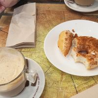 Café con donuts at Veggie Sue's in Salamanca