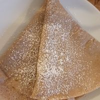 Creppe (glutenfrei) mit Apfelmus und Puderzucker at Das kleine Cafe in Braunschweig