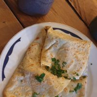Herzhaftes Crepe mit Hummus und Gemüse at Das kleine Cafe in Braunschweig