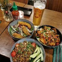 I had the marinated tofu with lemongrass (to the right) and the tempura avocado with sesamoil dressing (upper left) and my boyfriend had the Pho (down; wich he said could use a bit at Mon in Berlin