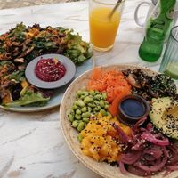 Salada vegan +  poke vegan at KOA in Caparica