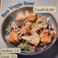 the vague word "veggie" is less scary than the clear word "vegan" at Komo Bowl in Brussels