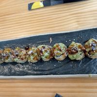 Sushi con guacamole at TOFU Girona in Girona