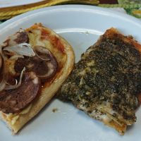 Pizzas: calabresa,  pesto com bufalina at Ovni Vegano in Porto Alegre