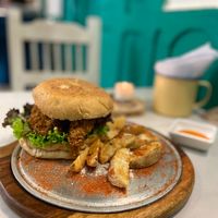 Of the house,
Spiced bread, tomato sauce, organic lettuce, tomato slices, Crunch Orellana, balsamic reduction, caramelized onion, mozzarella cheese at Serendipia Encuentro in Salento