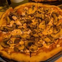 🍕 Pizza Funghi with Tofu (39.000 COP)
(wo Cheese) at Serendipia Encuentro in Salento