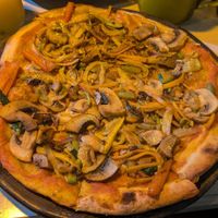 🍕 Pizza Coca Veggie (39.000 COP) at Serendipia Encuentro in Salento
