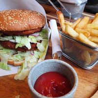 Burger with extra patty at Parrilla in Tromsoe