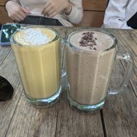 Mango lassi and smoothie with vegan protein powder at Espíritu Sano in Mexico City