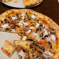 Vegan funghi pizza at Alpenpension Ristorante Pizzeria in Ratten