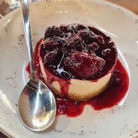 Cheesecake de frutos rojos at El Huerto in Santiago