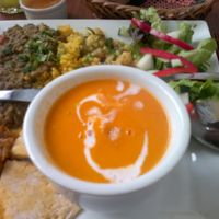 Weekly set menu: 'South of India' (vegan)
- Tomato soup w/ coco milk, spices (garam masala) & grilled tofu
- Masoor dal + rice w/ lemon, cardamom & turmeric
- Aloo gobi: asparagus, cauliflower, potatoes, ginger, mustard seeds
+ chapati & salad at El Huerto in Santiago