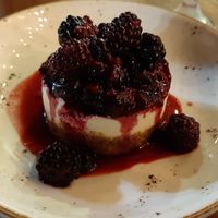 Vegan cheesecake with berries at El Huerto in Santiago