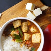 szechwan tofu:
Vegan
tofu. szechwan peppercorn. bell pepper. red onion. mushroom. dry red chili. at Inchin's Bamboo Garden in Bellevue