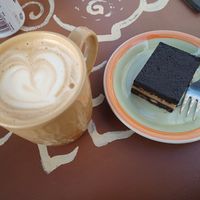 Chai latte (with oat milk) and raw vegan cake (oreo slice) at Coffee Circus Joy in Marsalforn