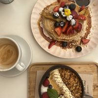 Açai bowl and vegan pancakes   at Brunchit in Malaga