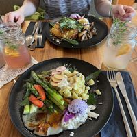 Spätzli mit Spargeln (unten) sowie Basic Röschti (oben)  at Formidable Pelikan in St Gallen