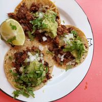 Tacos chou fleur mais fort piquant (possible sans fromage) at Wolf Sharing Food Market in Brussels