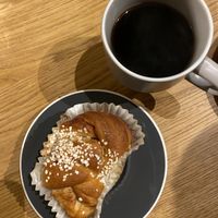 Vegan Kanelbullar & black coffee with free refill  at Qoffee in Malmo