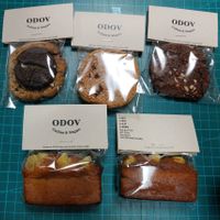 Packaged cookies and mini pound cakes at ODOV - 오도브 in Seoul