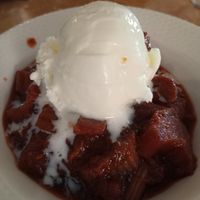 Helado de limon, compota de fresas y ruibarbo at Woolloomooloo in Viella
